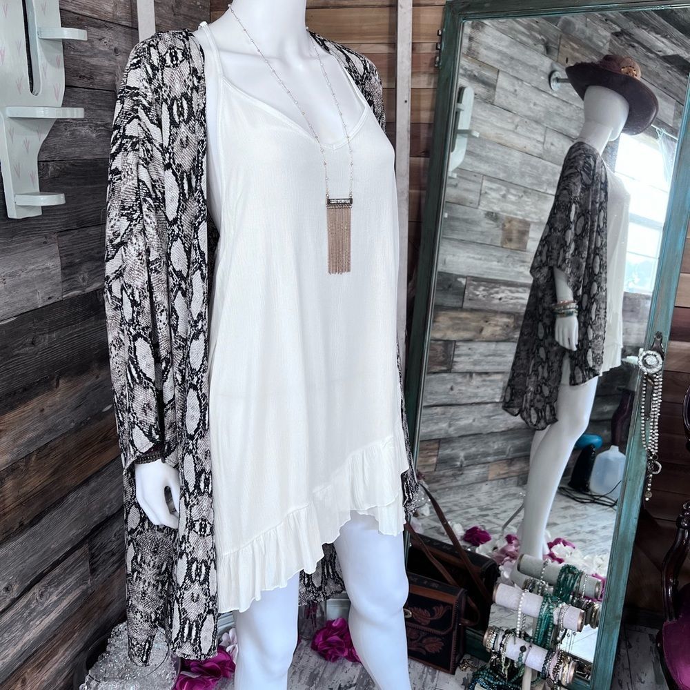 EUC BLVD Snakeskin Patterned Kimono with Slits on the Side M/L💗👘